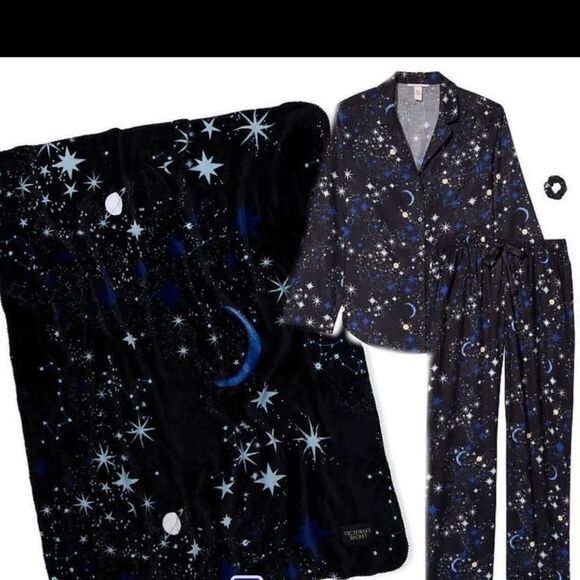 Victoria’s Secret Galaxy Pajama And Blanket Set - Picture 1 of 10